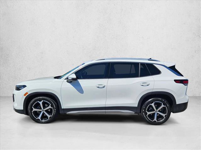 Certified 2025 Volkswagen Tiguan SE FWD image 9
