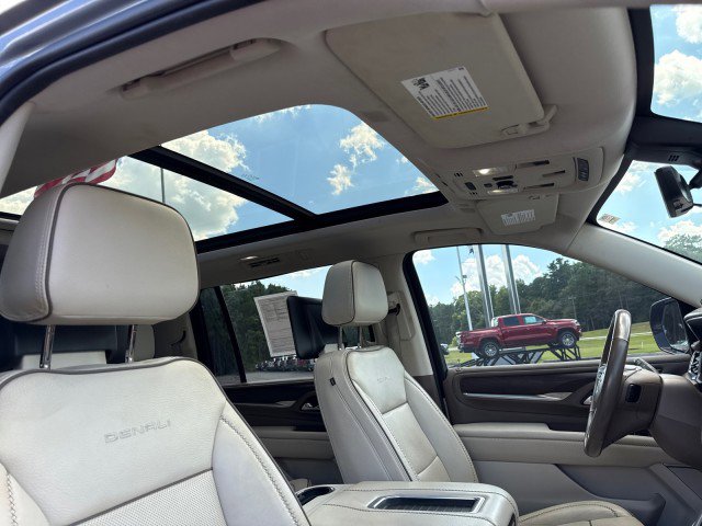 Used 2021 GMC Yukon XL Denali w/ Denali Premium Package image 11