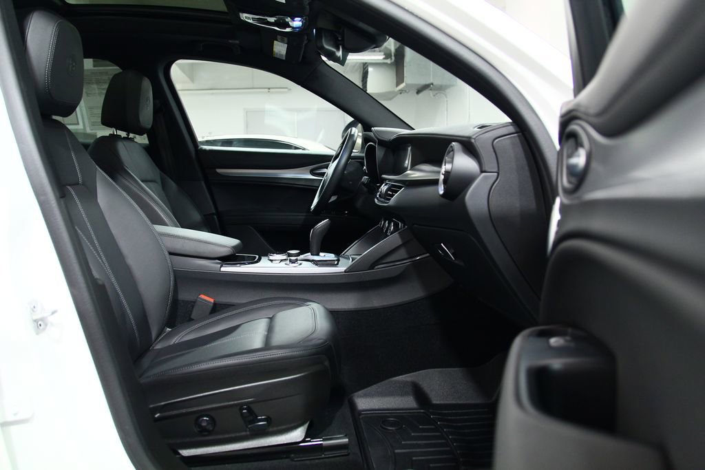Used 2024 Alfa Romeo Stelvio Ti image 23