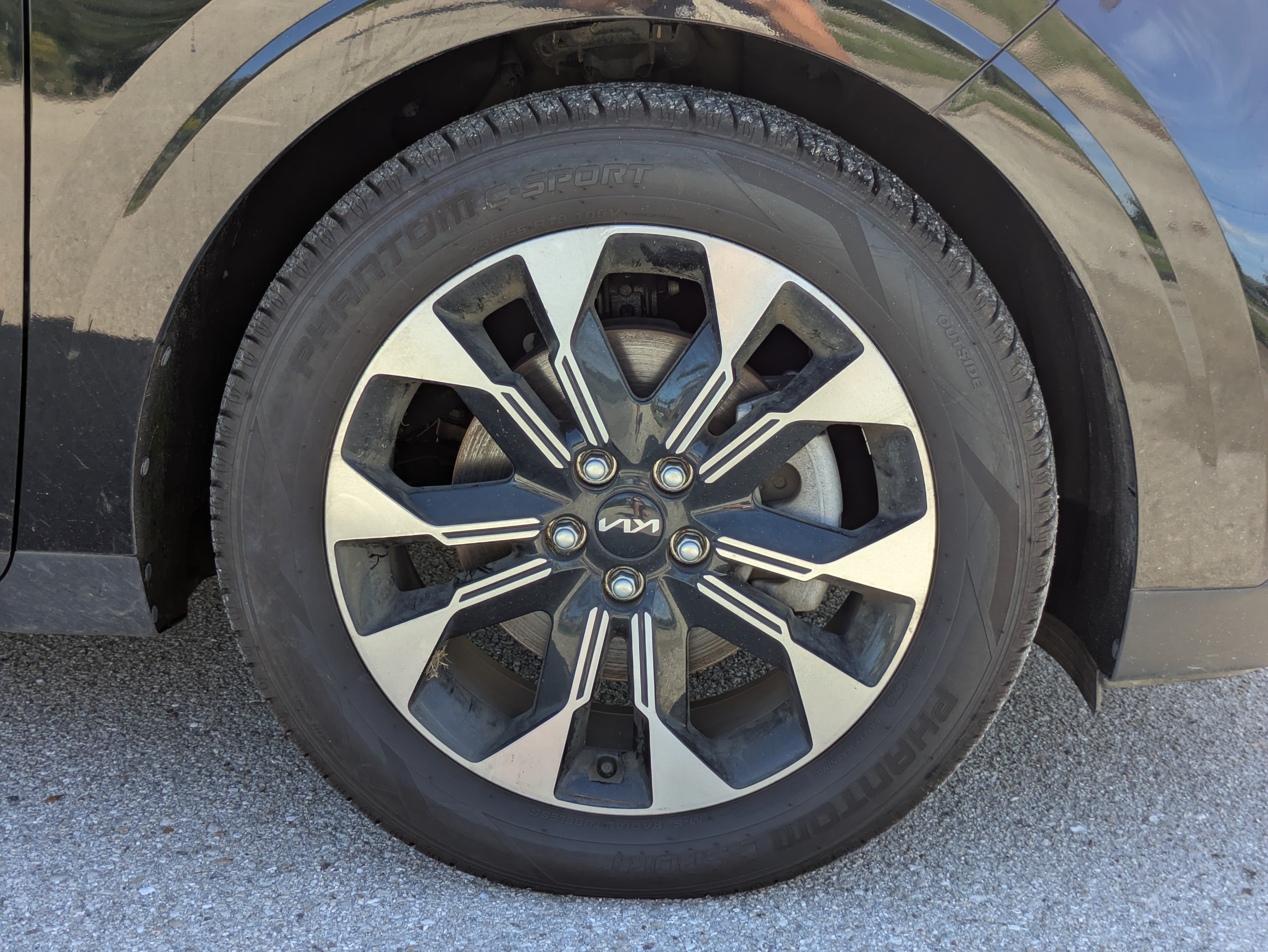 Used 2024 Kia Carnival EX FWD image 11