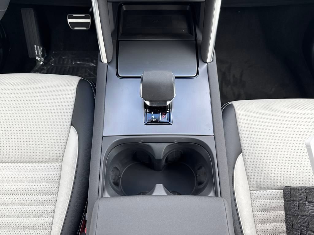 New 2025 Land Rover Discovery Sport Dynamic SE image 24