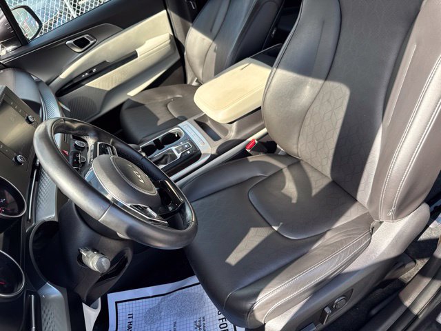 Used 2022 Kia Carnival LX FWD image 20