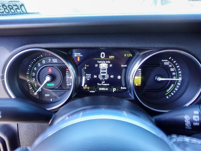 Used 2022 Jeep Wrangler Unlimited Sahara AWD/4WD image 16