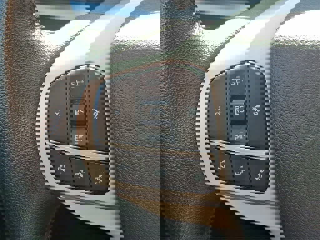 Used 2022 Ford Explorer XLT image 23