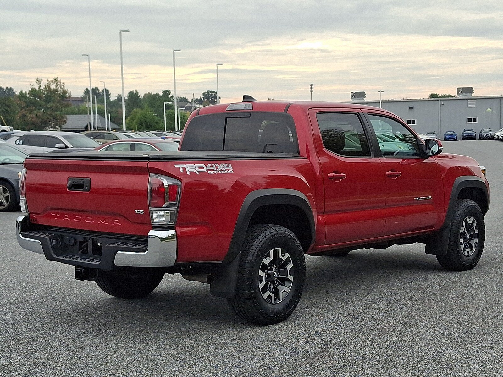 Used 2022 Toyota Tacoma TRD Off-Road AWD/4WD image 4
