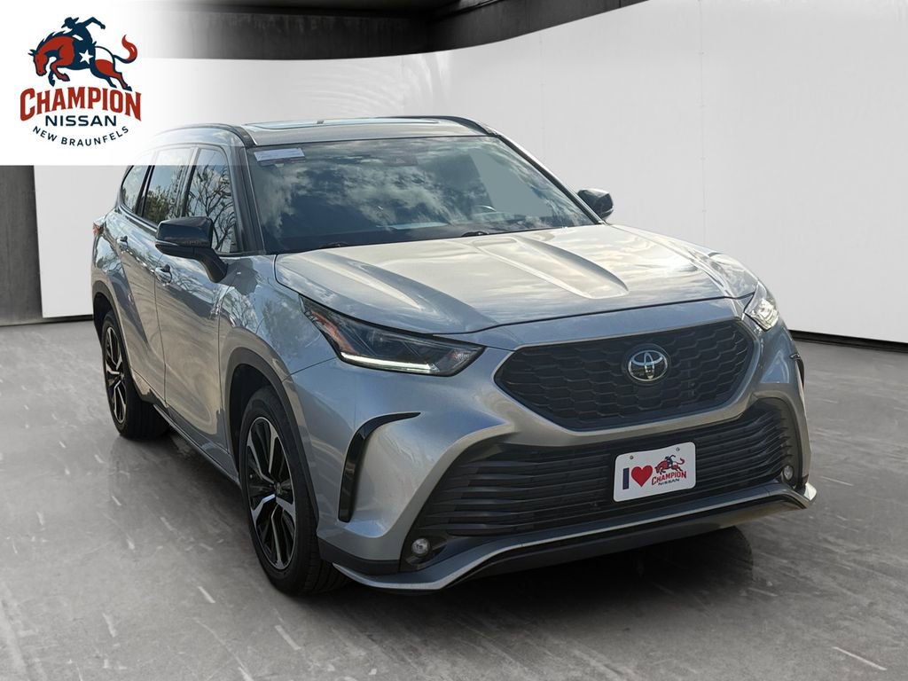 Used 2022 Toyota Highlander XSE FWD image 7