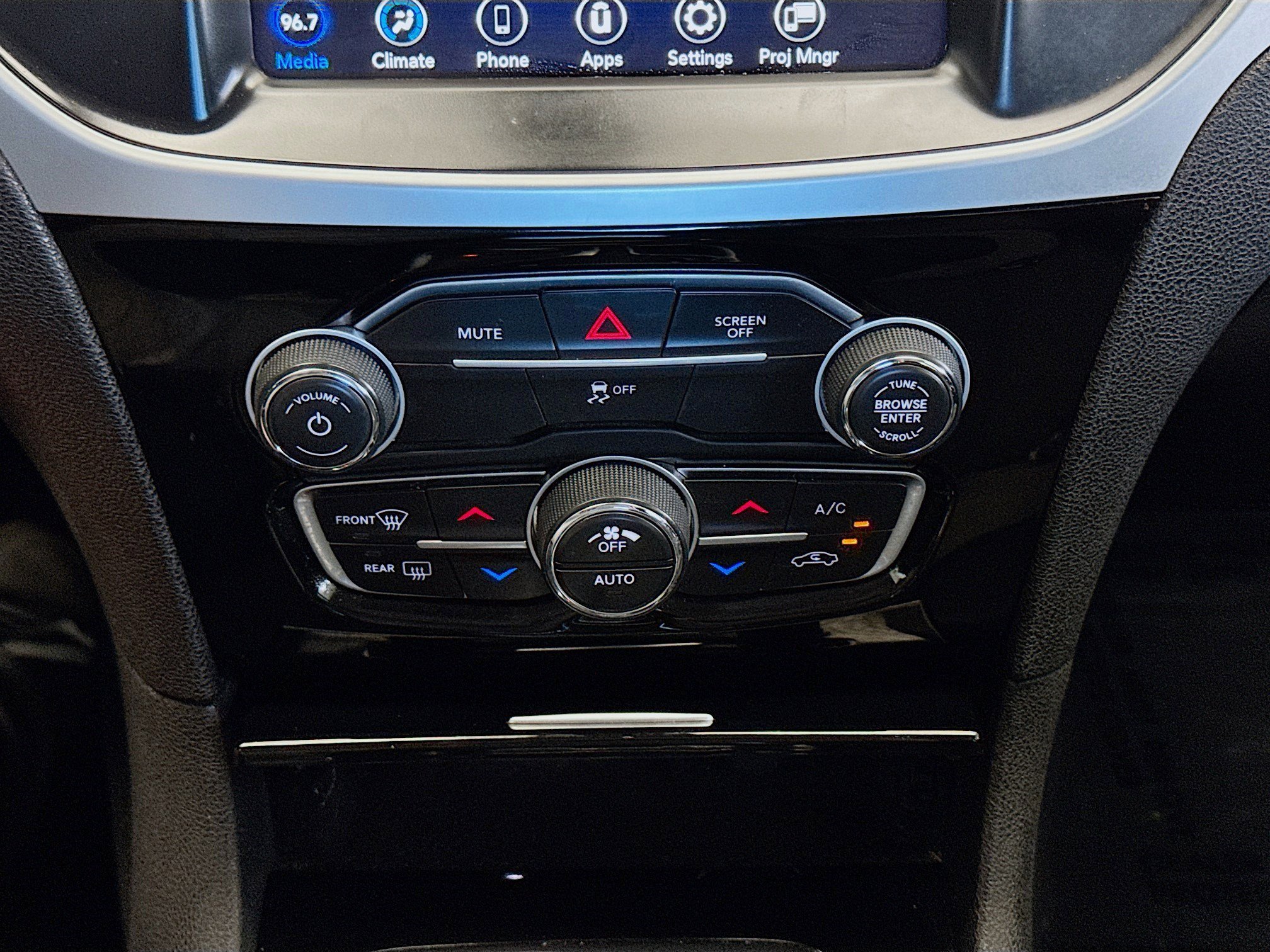 Used 2023 Chrysler 300 Touring image 11