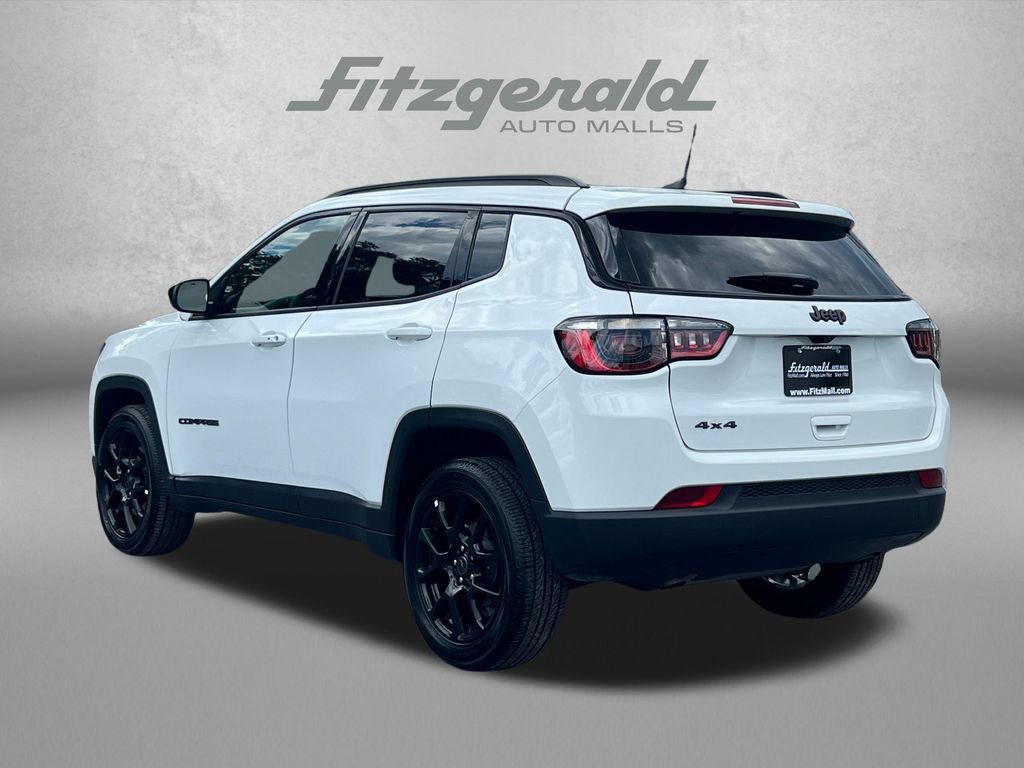 Used 2025 Jeep Compass Latitude w/ Convenience Group AWD/4WD image 10