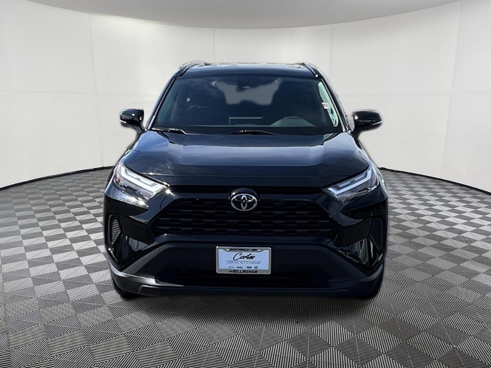 Used 2025 Toyota RAV4 XLE AWD/4WD image 2