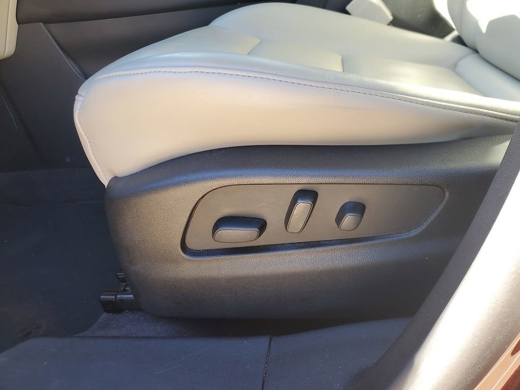 Used 2023 Cadillac XT4 Premium Luxury w/ Technology Package image 16