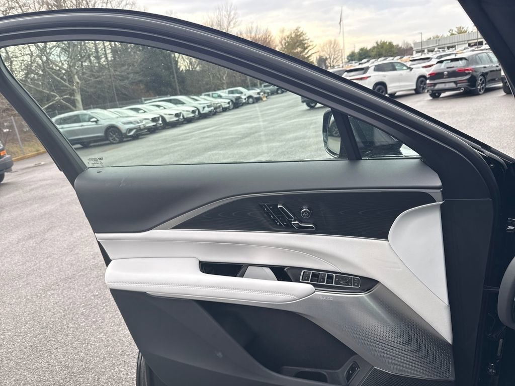 New 2026 Cadillac Lyriq Premium Luxury image 27