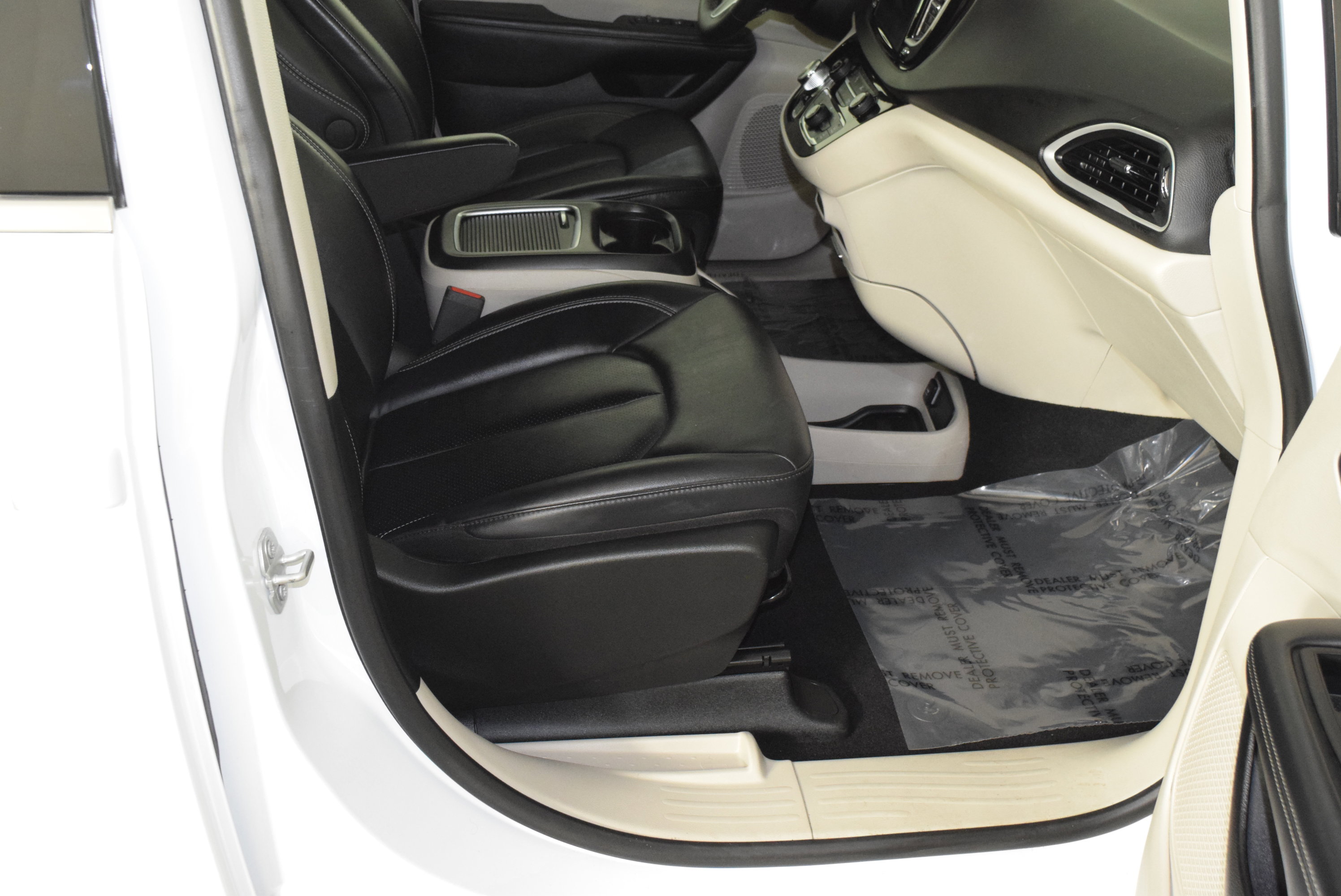 Used 2024 Chrysler Pacifica Touring-L image 34