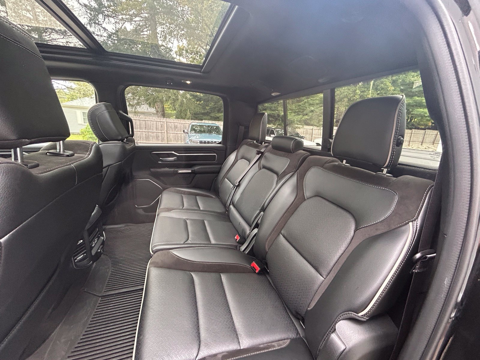 Used 2024 RAM 1500 Laramie AWD/4WD image 10