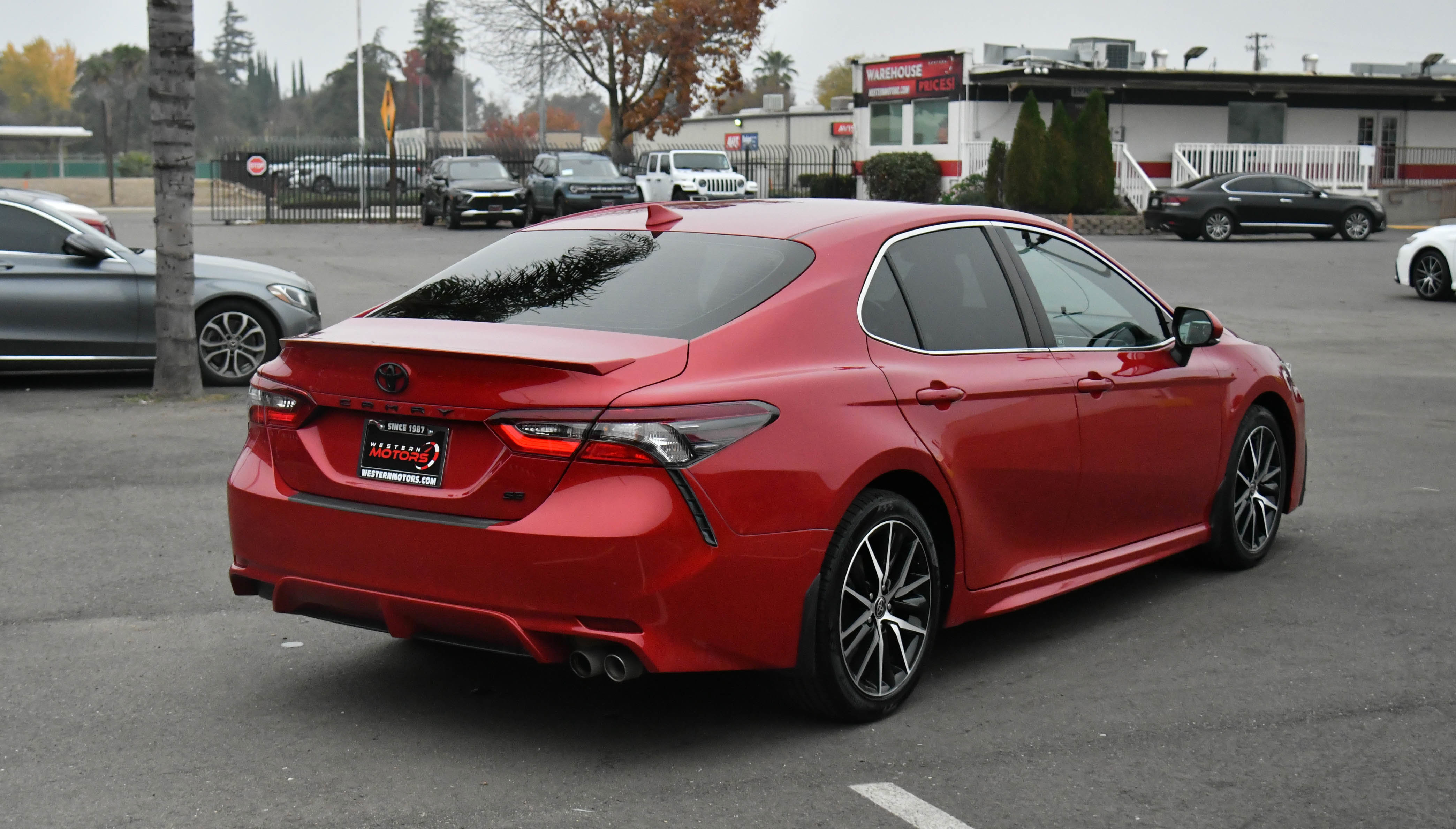 Used 2023 Toyota Camry SE image 8