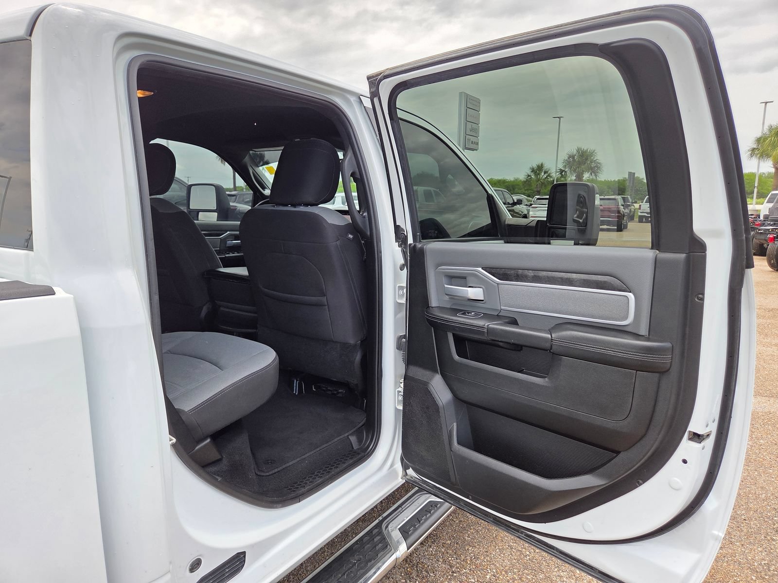 Used 2023 RAM 2500 Big Horn w/ Level 1 Equipment Group AWD/4WD image 20