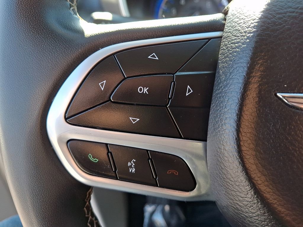 Used 2023 Chrysler Pacifica Touring-L image 23