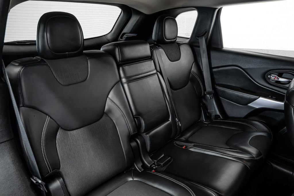 Used 2018 Jeep Cherokee Latitude Plus image 23