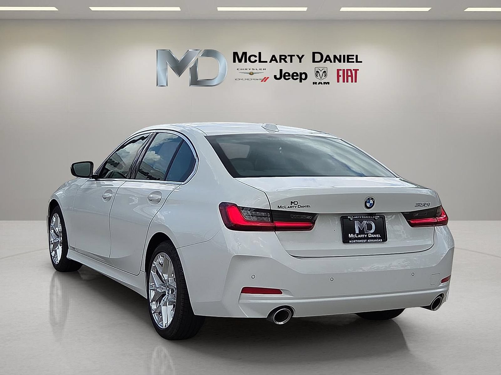 Used 2025 BMW 330i Sedan RWD image 4