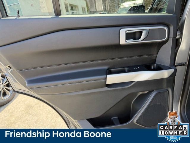 Used 2021 Ford Explorer XLT image 32