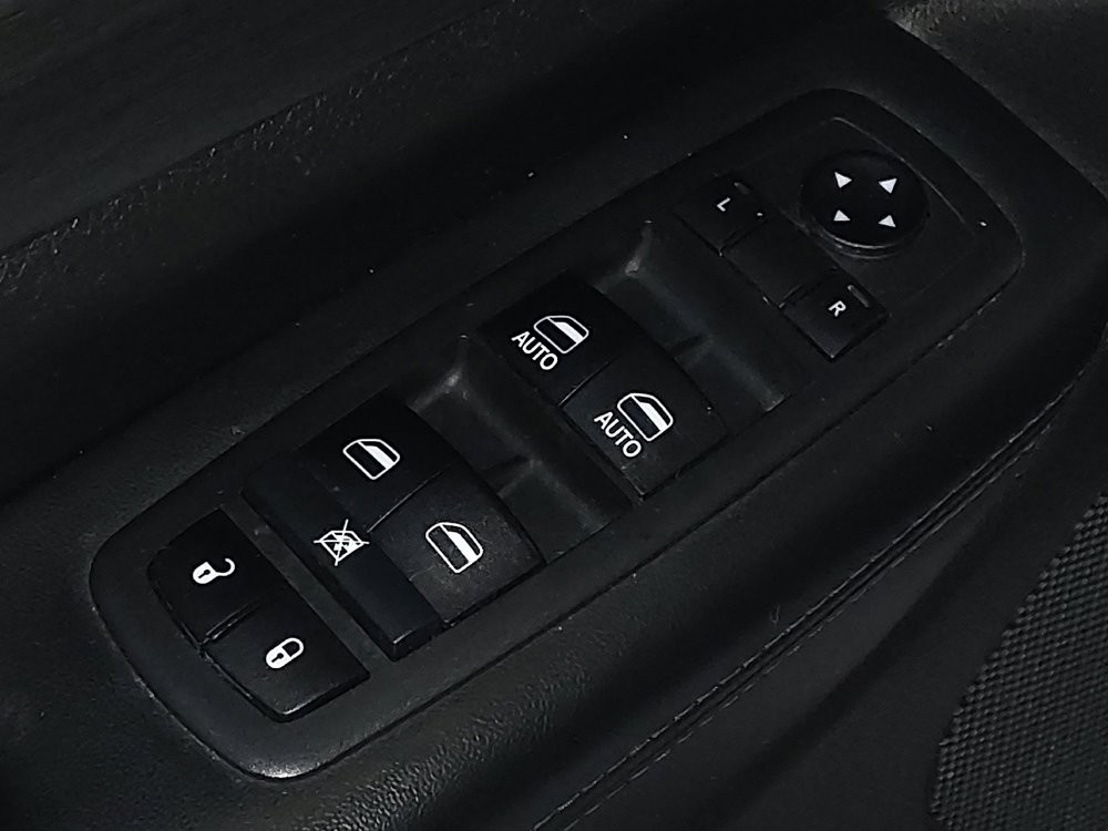 Used 2018 Jeep Grand Cherokee Altitude image 27