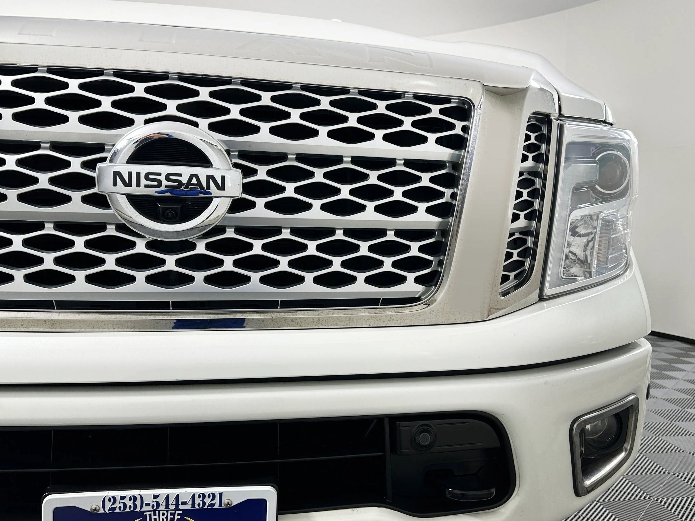 Used 2017 Nissan Titan Platinum Reserve image 4