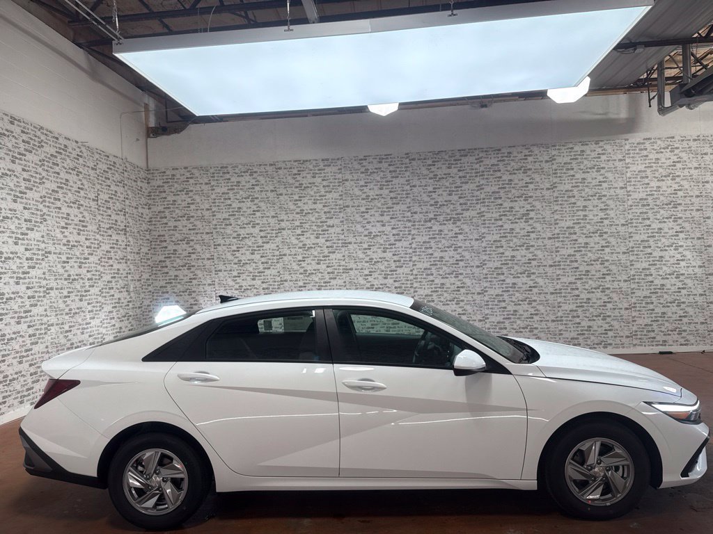 New 2026 Hyundai Elantra SE FWD image 8