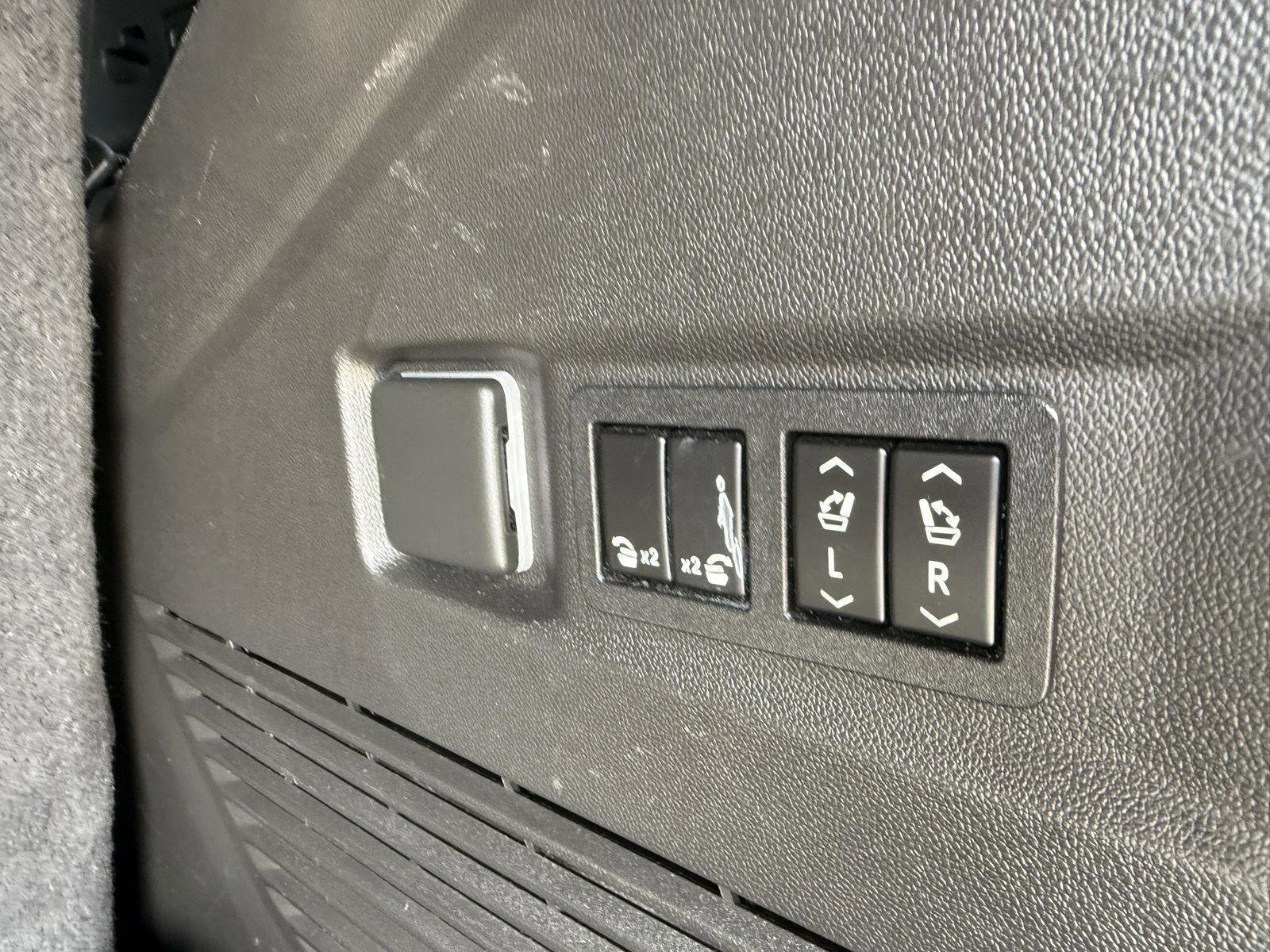 Used 2022 GMC Yukon AT4 image 23