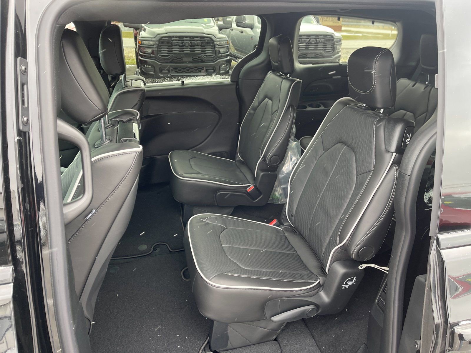 New 2026 Chrysler Pacifica Limited w/ Uconnect Theater Family Group image 13