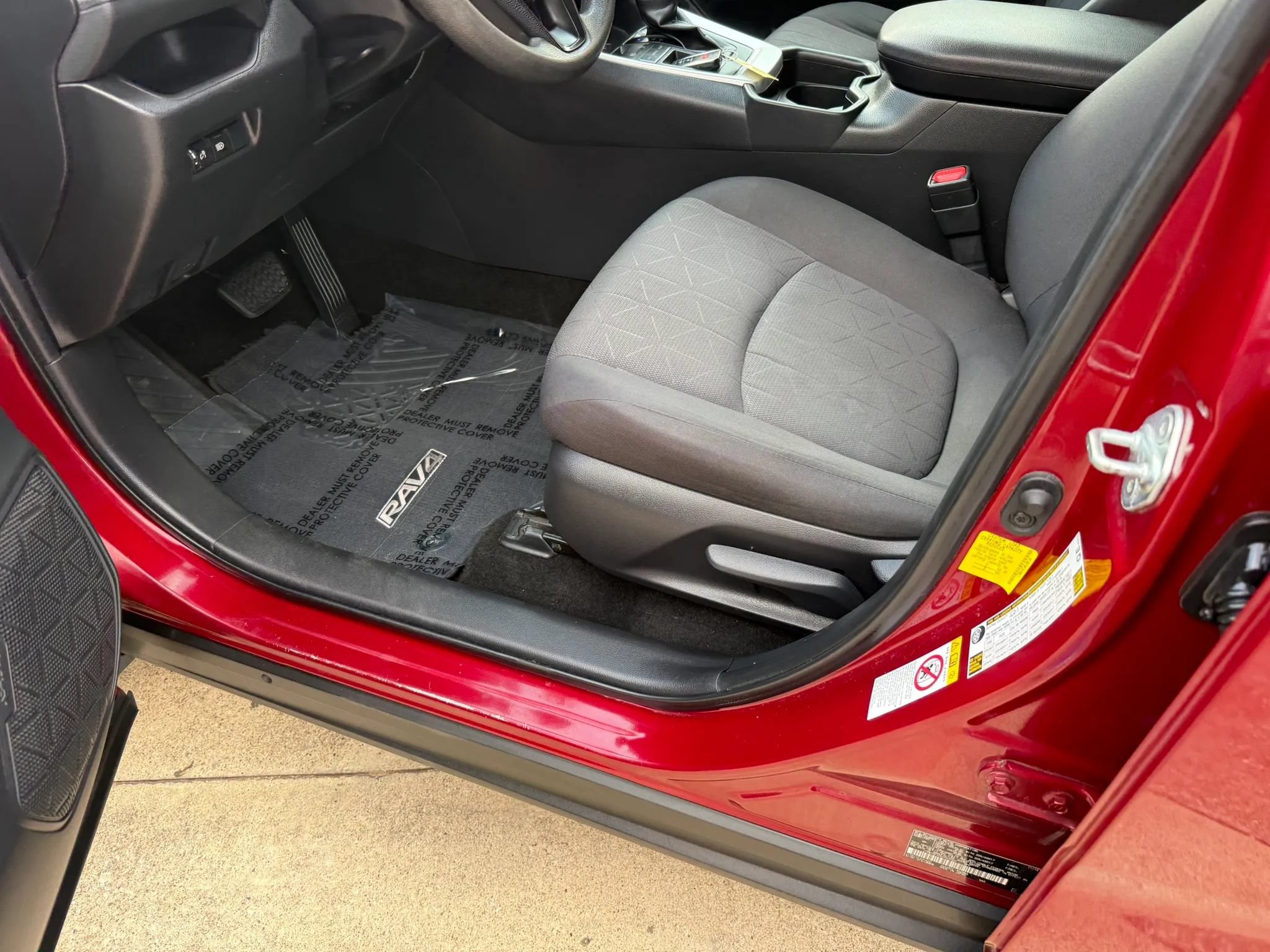 Used 2019 Toyota RAV4 XLE w/ Carpet Mat Package FWD image 9