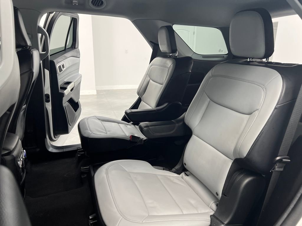 Used 2021 Ford Explorer XLT w/ Equipment Group 202A image 13