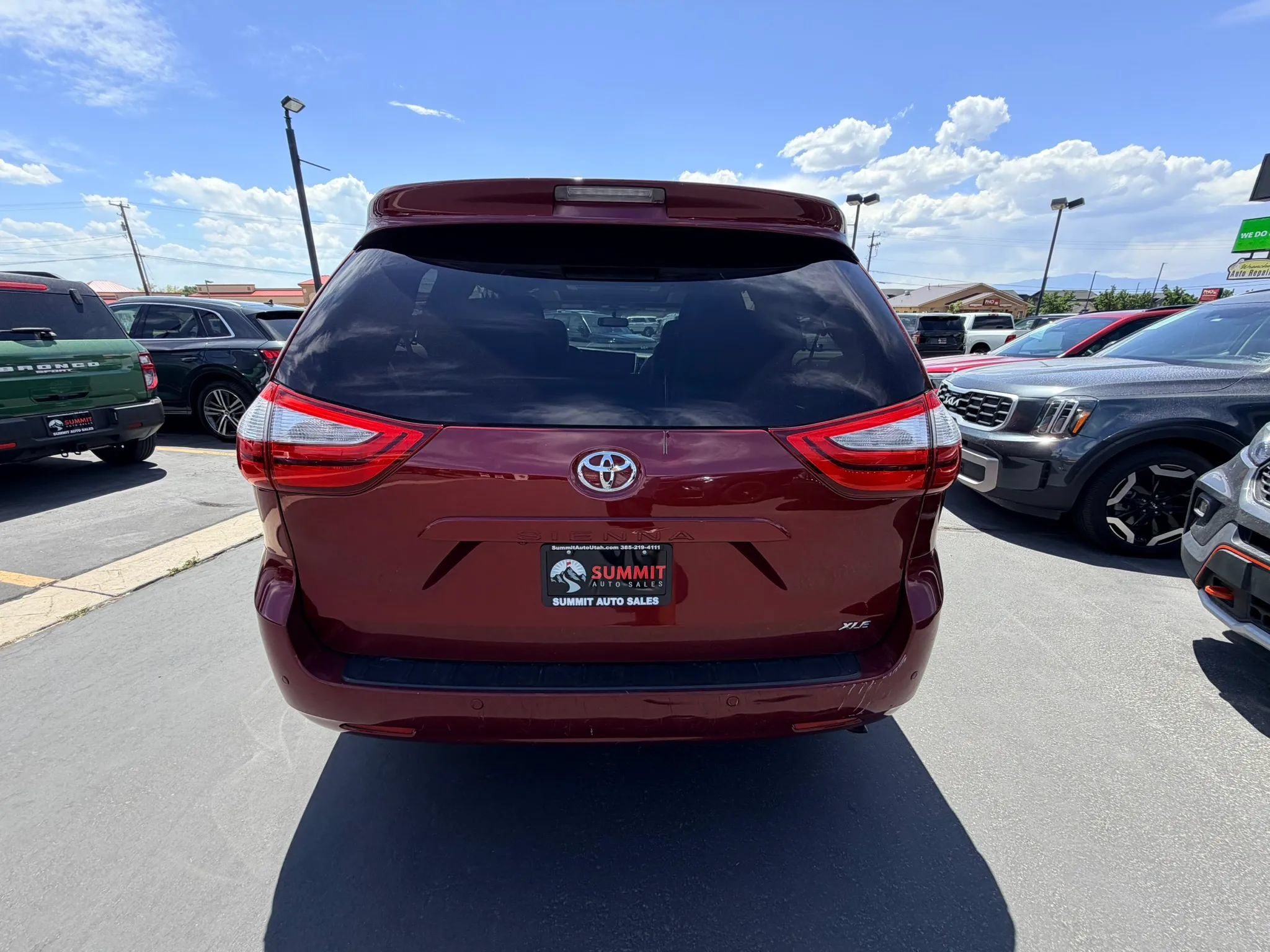 Used 2015 Toyota Sienna XLE w/ Entertainment Package FWD image 5