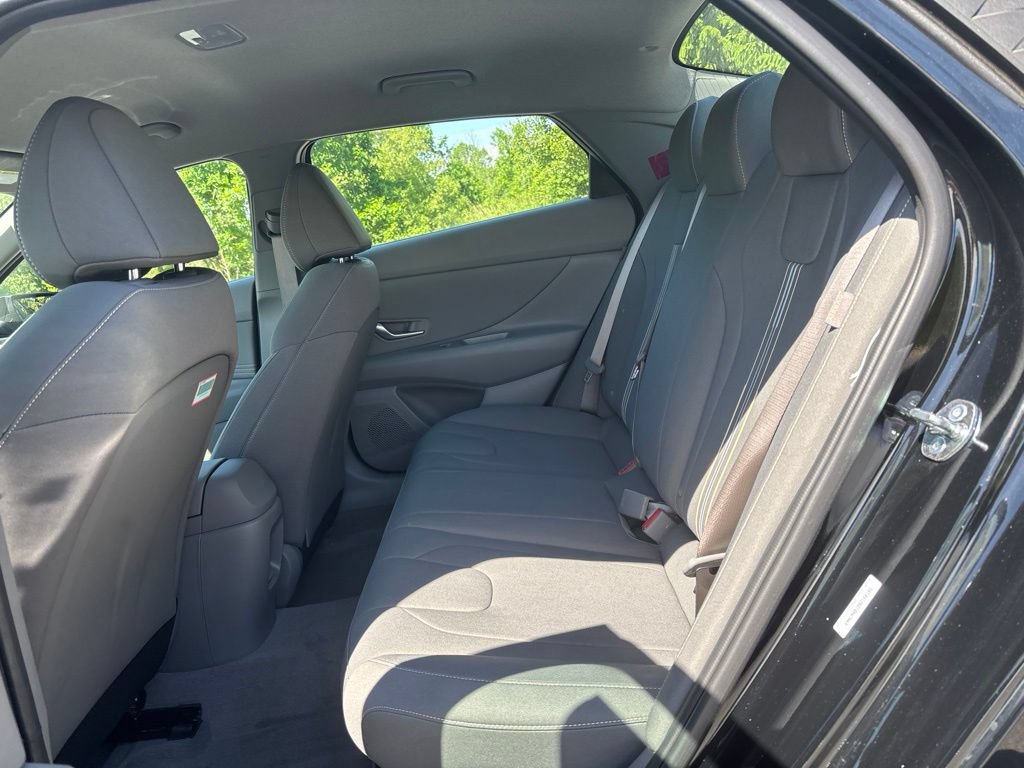 New 2025 Hyundai Elantra SEL FWD image 12