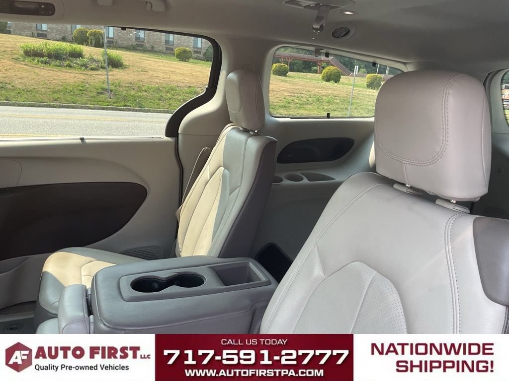 Used 2018 Chrysler Pacifica Touring-L w/ Advanced Safetytec Group FWD image 11