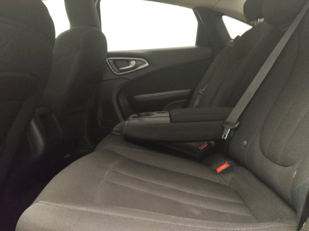 Used 2015 Chrysler 200 Limited w/ Convenience Group FWD image 18