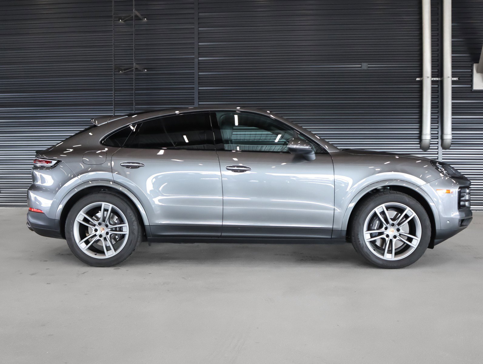 Certified 2025 Porsche Cayenne Coupe image 11