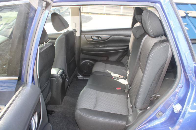 Used 2020 Nissan Rogue SV FWD image 12