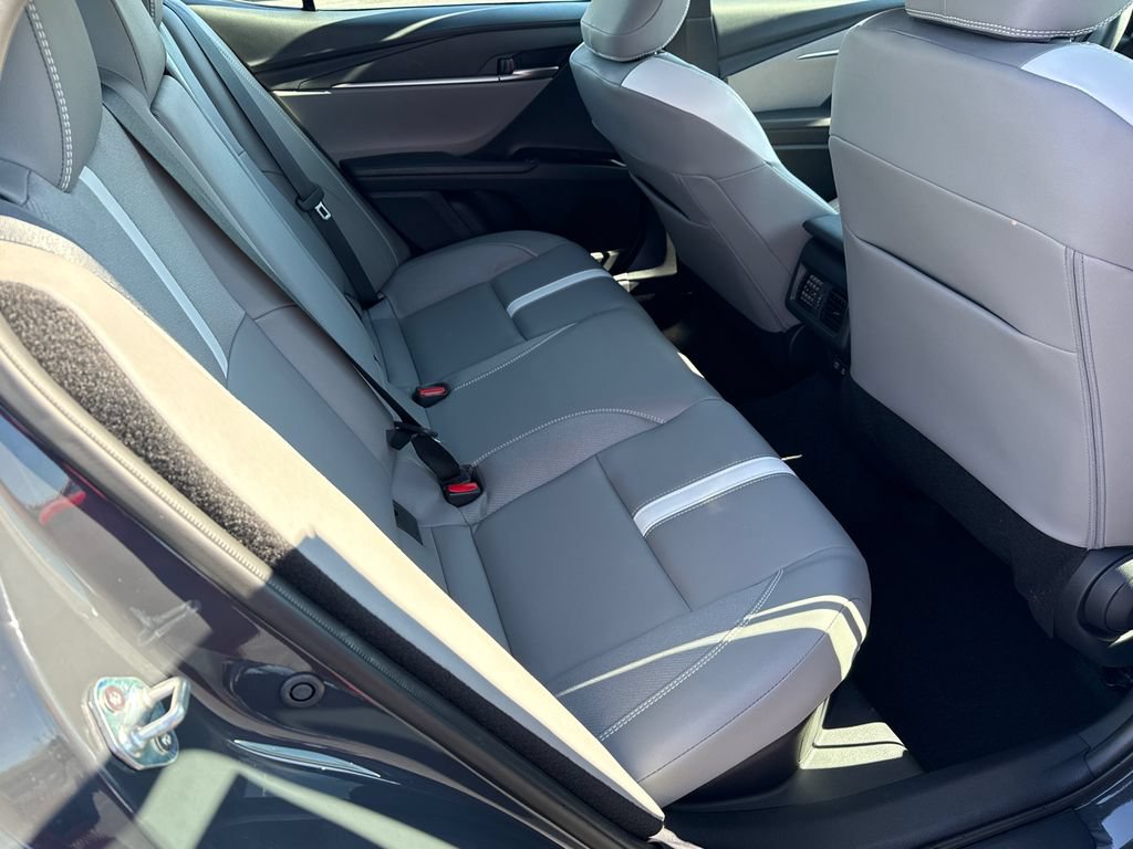 Used 2025 Toyota Camry SE AWD/4WD image 15