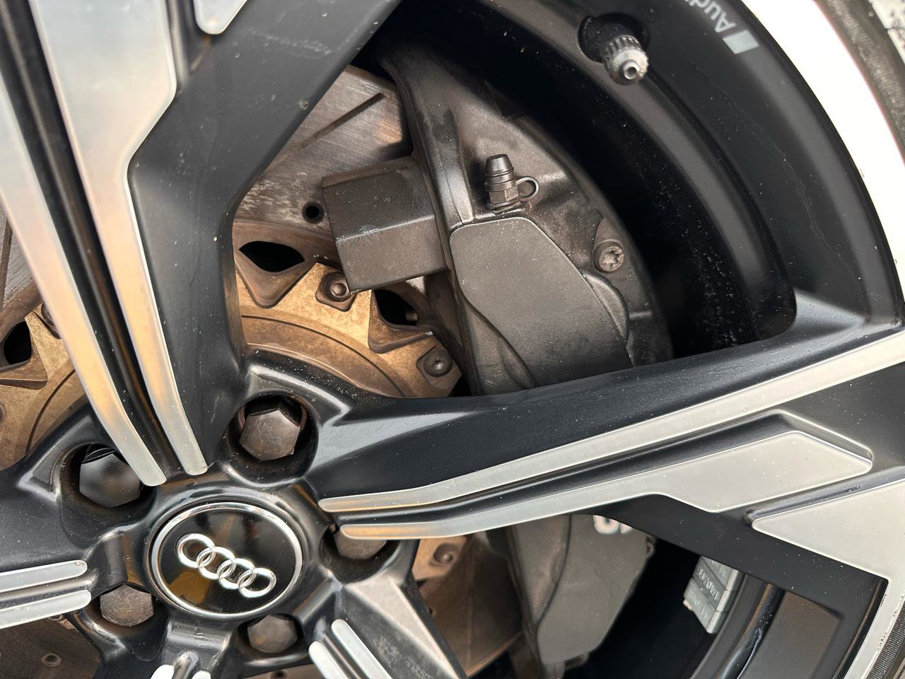 Used 2016 Audi S6 Prestige w/ Prestige Package image 30