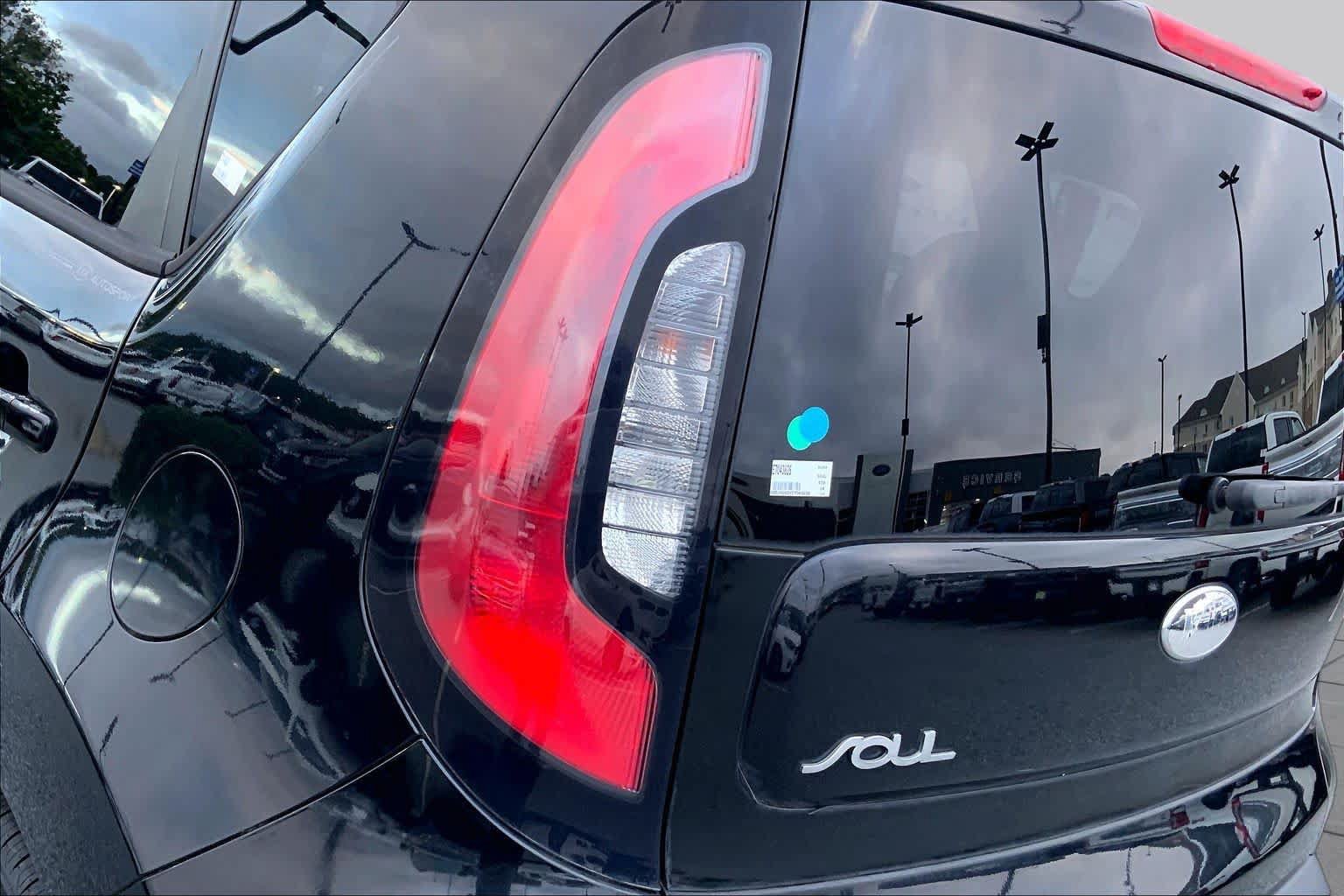 Used 2014 Kia Soul FWD image 25