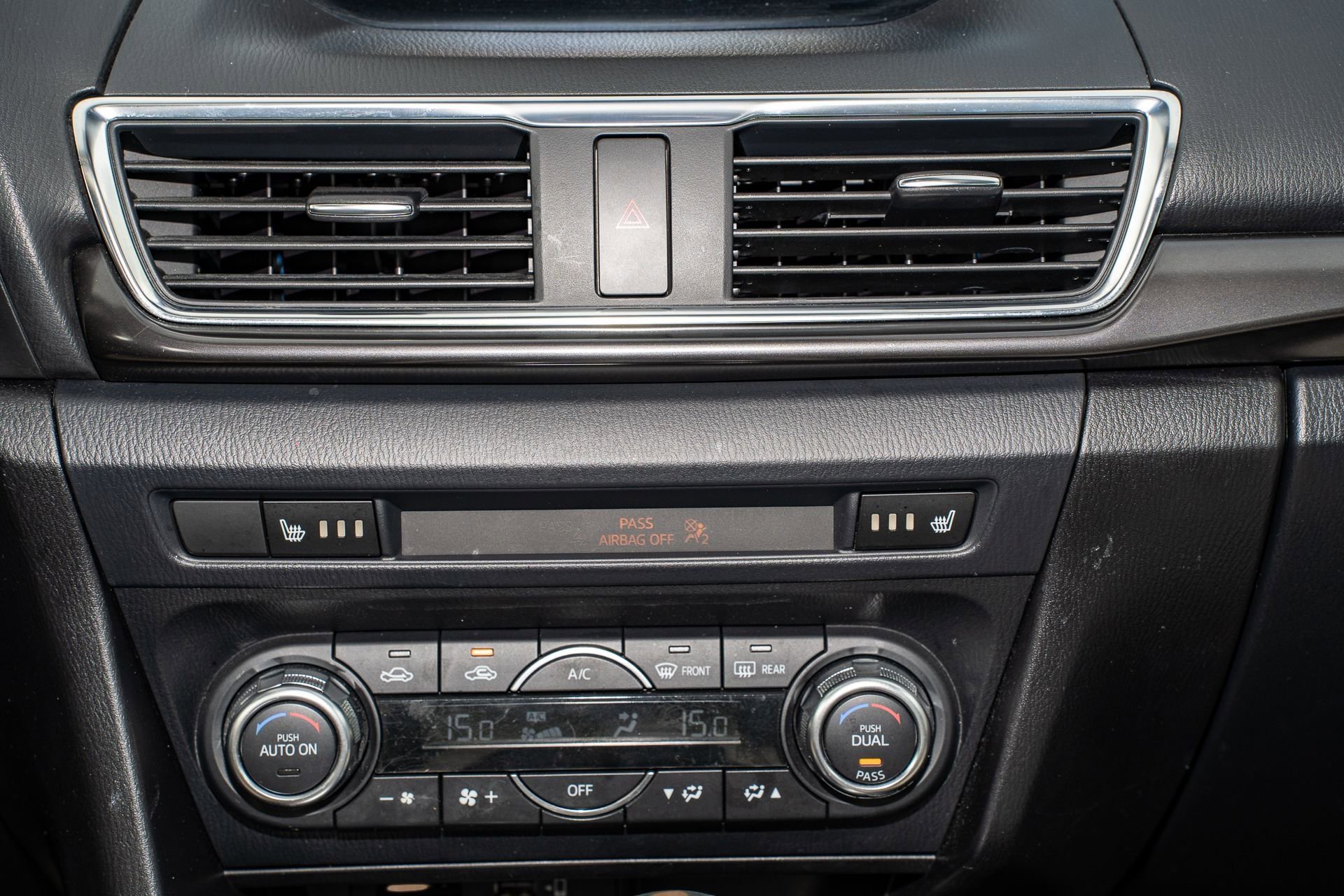 Used 2018 MAZDA MAZDA3 Grand Touring image 32