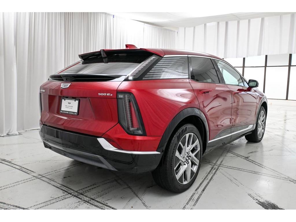 New 2026 Cadillac Optiq Luxury 2 image 7