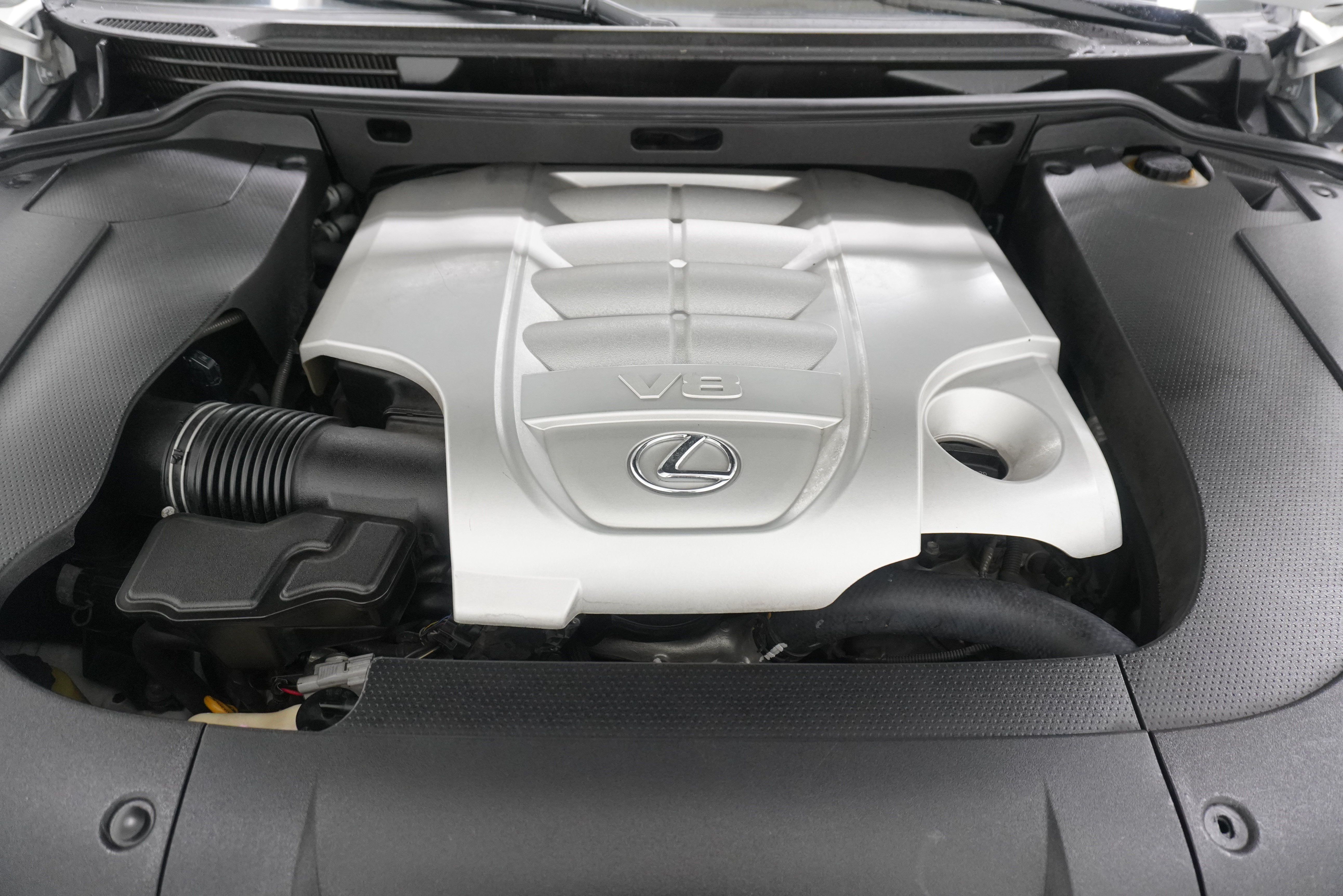 Used 2013 Lexus LX 570 4WD w/ Luxury Pkg w/Pre-crash image 40