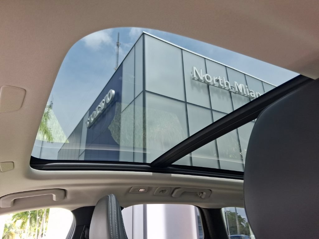 Certified 2024 Volvo XC60 T8 Ultimate AWD/4WD image 6