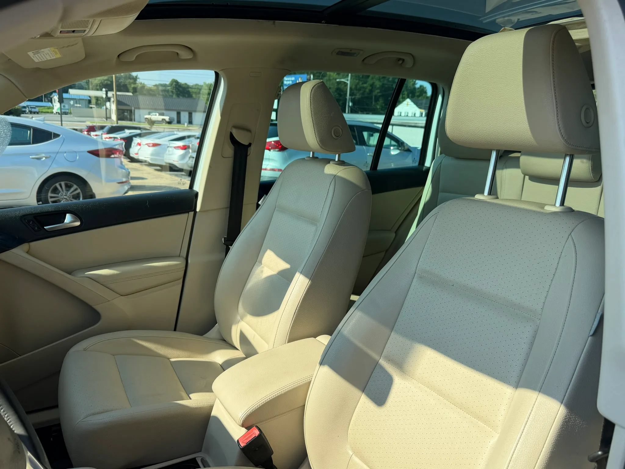 Used 2015 Volkswagen Tiguan SE FWD image 9