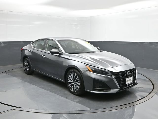 Used 2024 Nissan Altima 2.5 SV FWD image 26