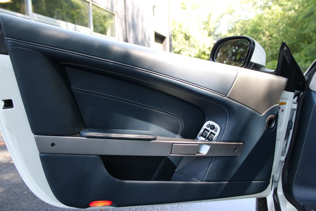 Used 2014 Aston Martin DB9 Volante RWD image 8