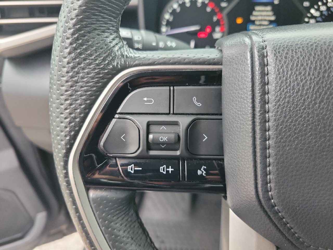 Used 2022 Toyota Tundra SR5 w/ SR5 Convenience Package AWD/4WD image 19