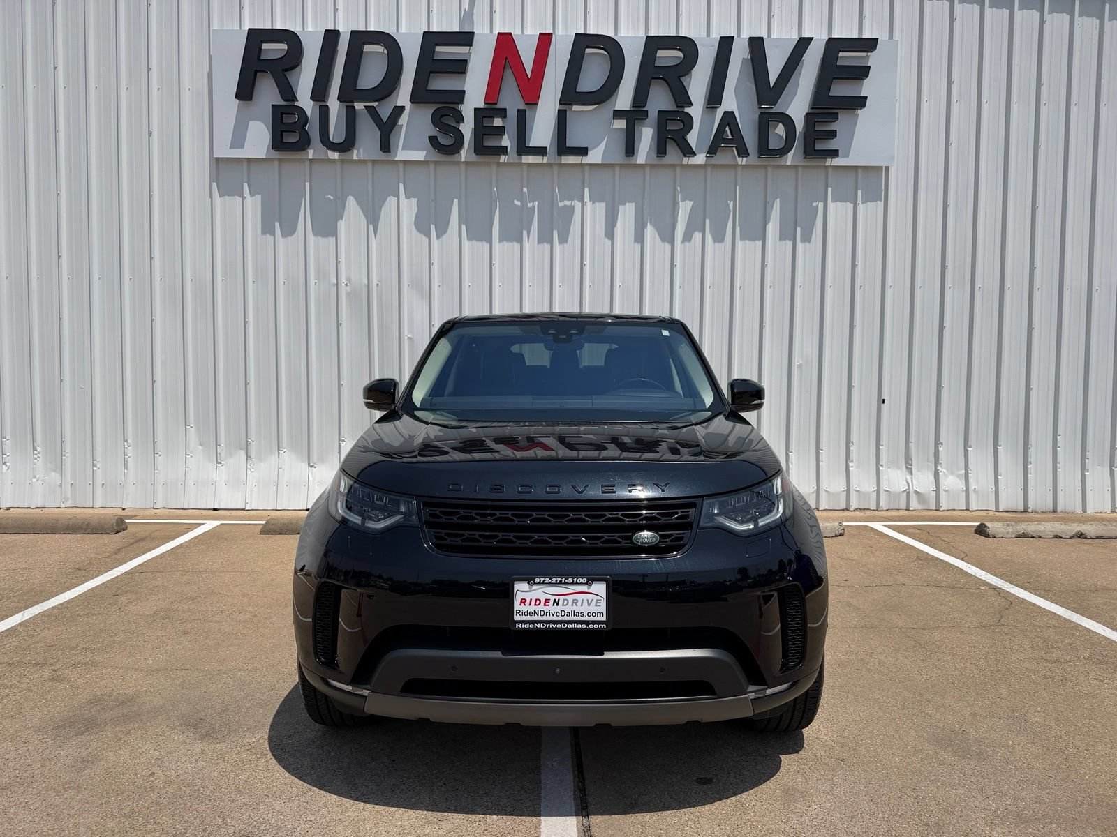 Used 2017 Land Rover Discovery First Edition AWD/4WD image 10