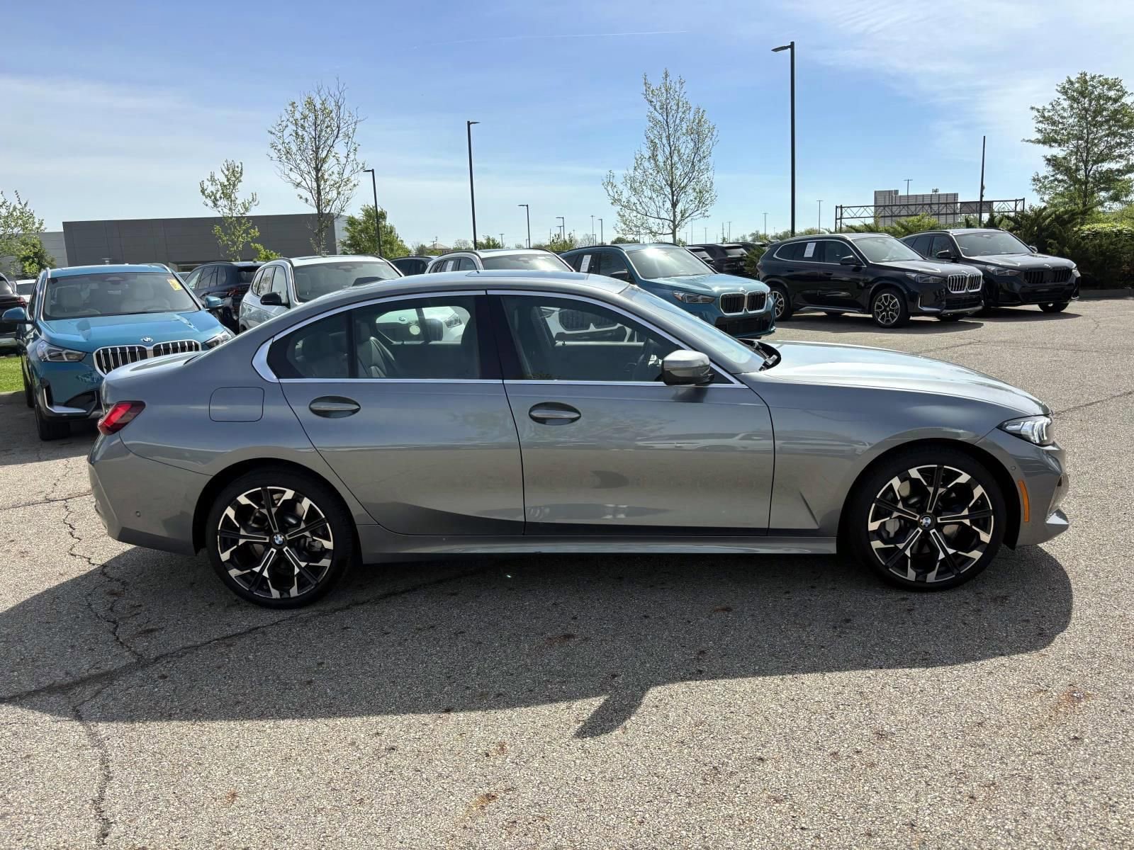 Used 2025 BMW 330i xDrive Sedan AWD/4WD image 4