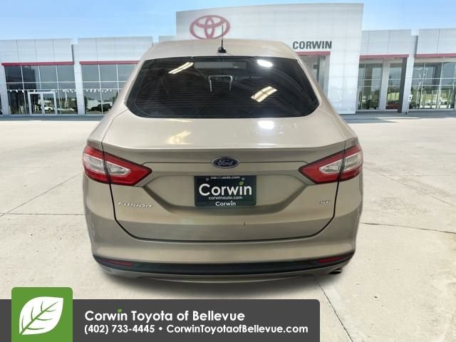 Used 2015 Ford Fusion SE image 4